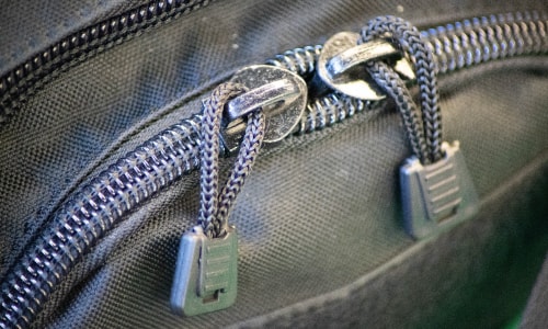 DIY paracord zipper pulls on the Brain Bag  Paracord zipper pull, Paracord,  Zipper pulls